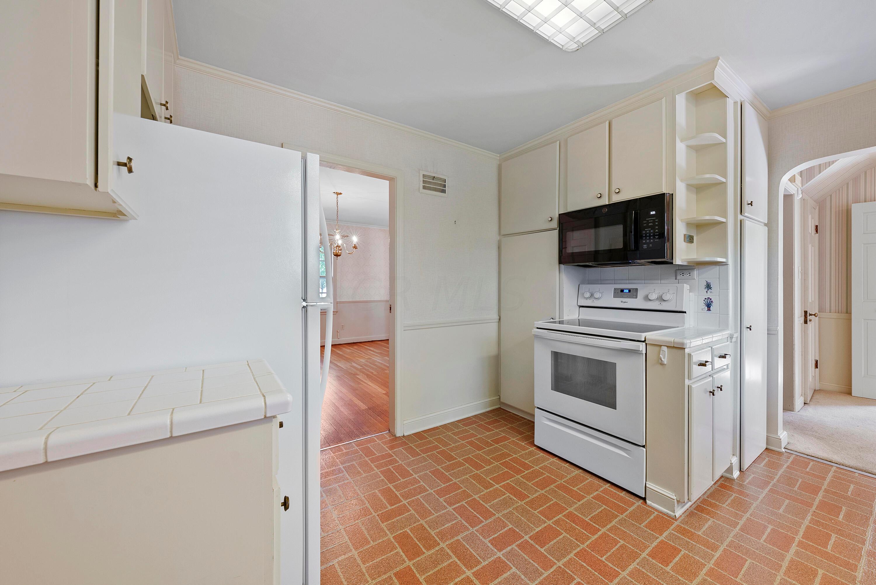 2685 Andover Road Columbus, OH 43221 - Photo 18 of 62 Kitchen