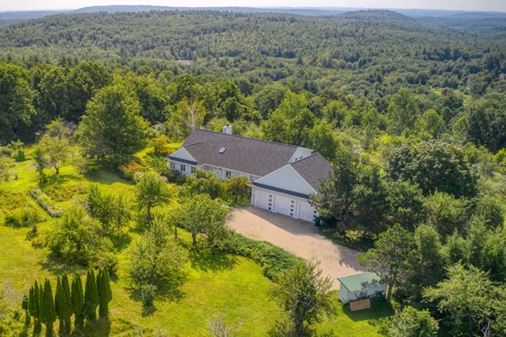 74 Badger Farm Road Wilton, NH 03086 - Photo 3 of 40