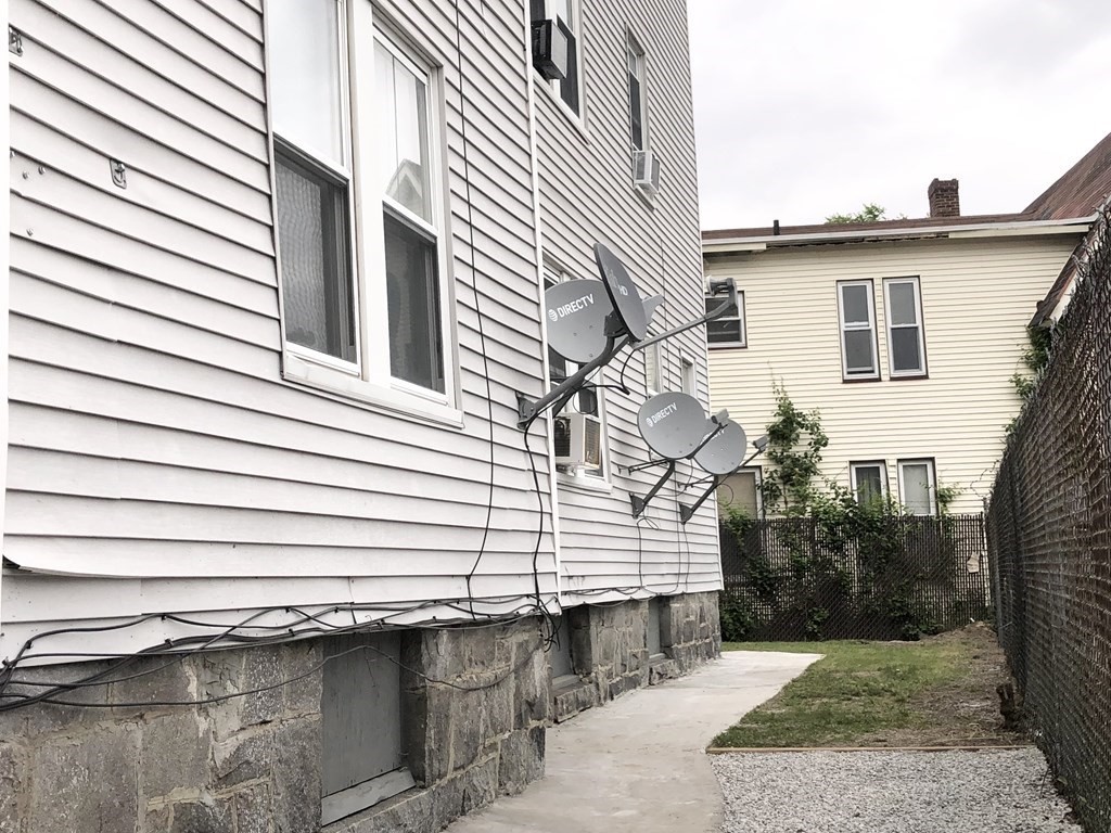 2 Holland Road Worcester, MA 01603 - Photo 5 of 41 Gallery Image 5