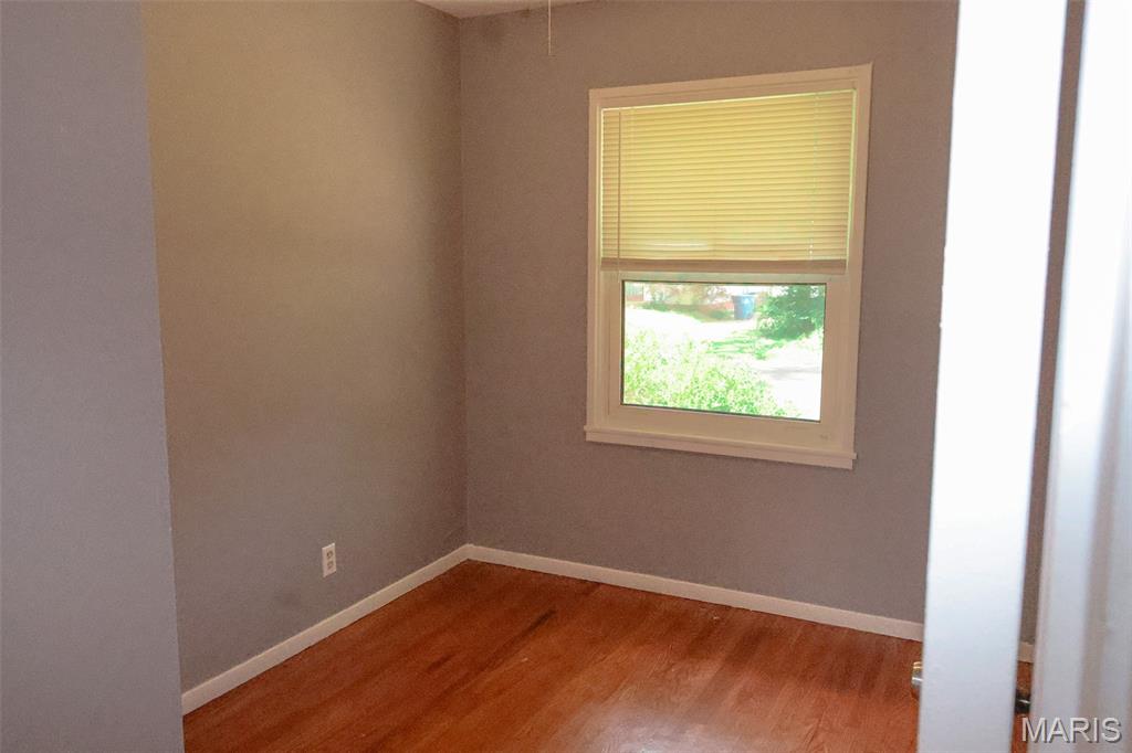 417 Crawford Road St. Louis, MO 63137 - Photo 8 of 15