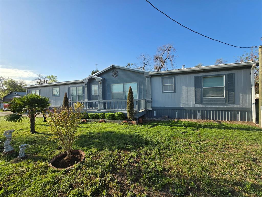 813 West 12th Street Cameron, TX 76520 - Photo 1 of 31