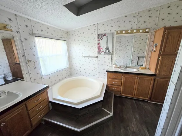 $180,000 | 813 West 12th Street, Cameron, TX 76520