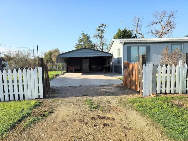 $180,000 | 813 West 12th Street, Cameron, TX 76520