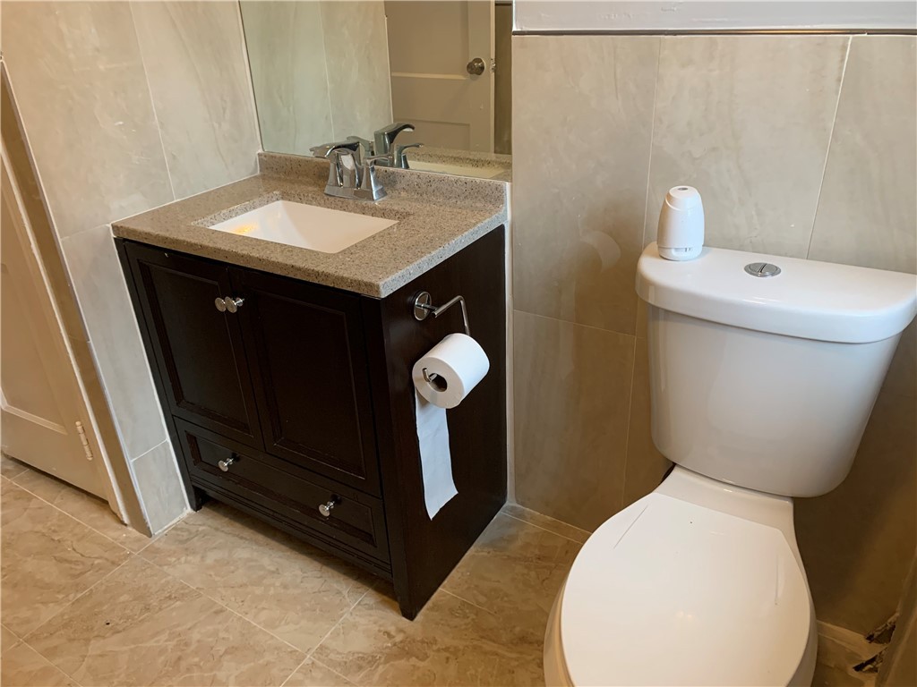 79 Killingly Street Providence, RI 02909 - Photo 5 of 13 Gallery Image 5