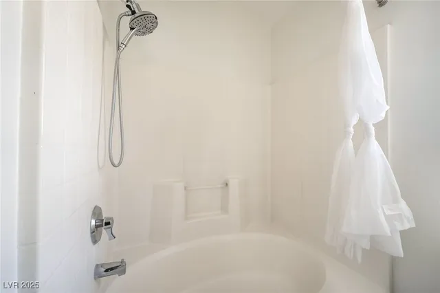 $1,950 | 11000 Vallerosa Street, Las Vegas, NV 89141