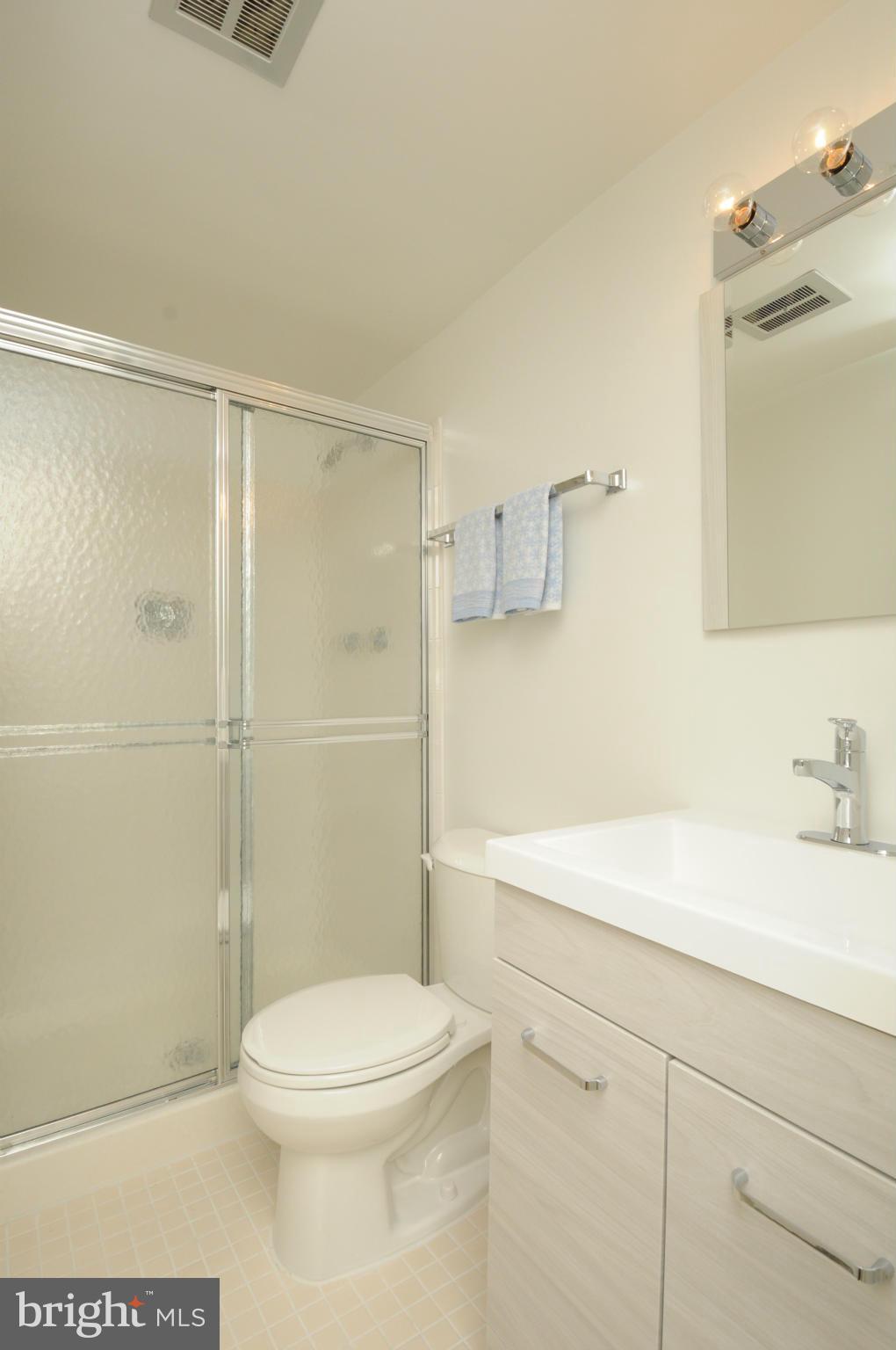 10814 Hunt Club Road Reston, VA 20190 - Photo 13 of 30 Bath