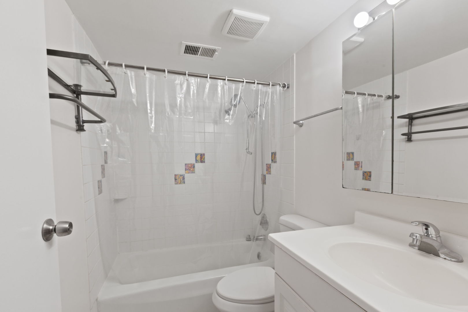 1975 Kenilworth Circle, Unit B Hoffman Estates, IL 60169 - Photo 9 of 21 a bathroom with a sink toilet and shower