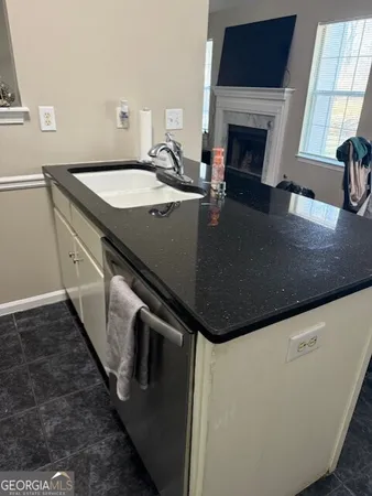 a close view of sink and tap