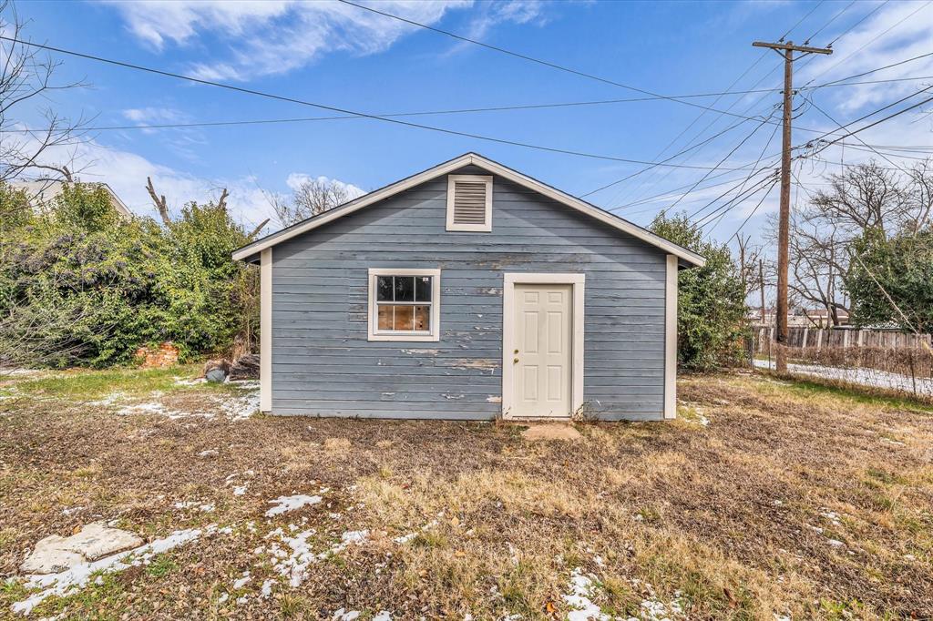 1822 Herring Avenue Waco, TX 76708 - Photo 20 of 26 a view of a backyard