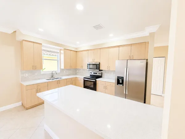 $5,500 | 740 Southwest 191st Avenue, Pembroke Pines, FL 33029