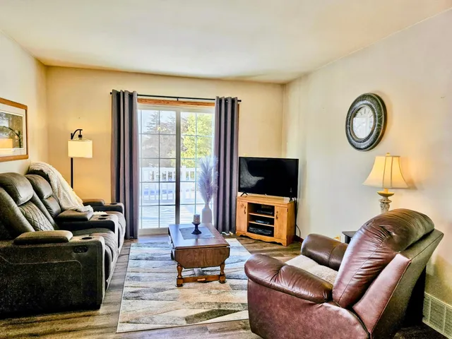 $300,000 | 10955 199th Avenue Northeast, New London, MN 56273