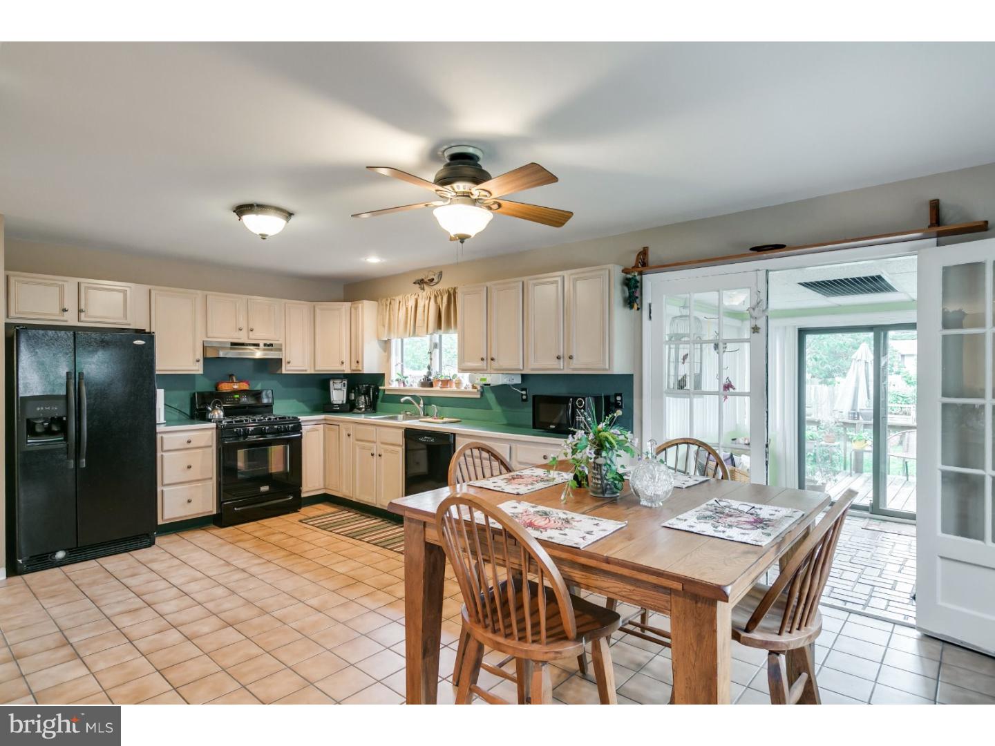 508 West Laurel Road Stratford, NJ 08084 - Photo 8 of 25