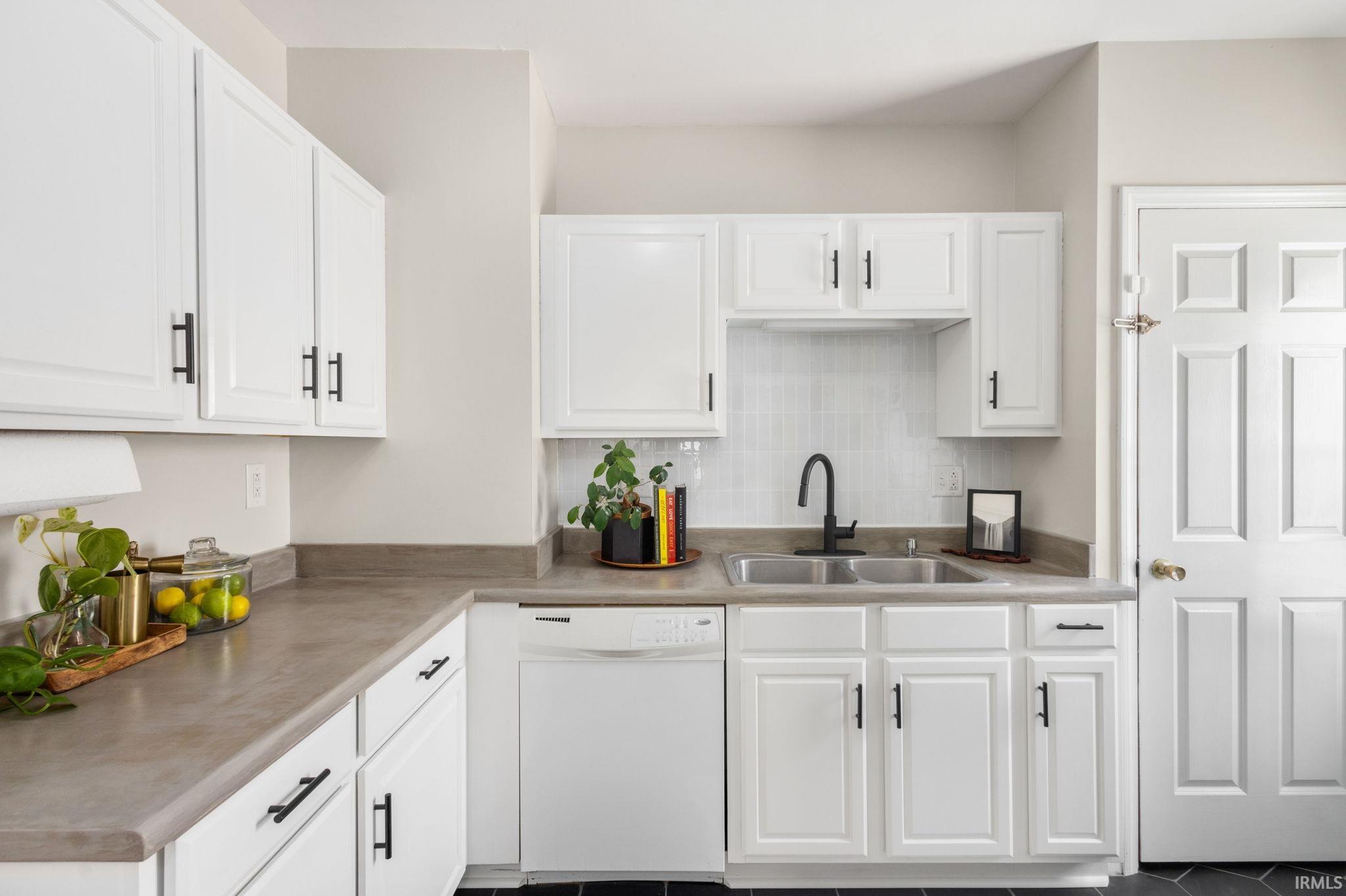 1016 Division Street Mishawaka, IN 46545 - Photo 2 of 35