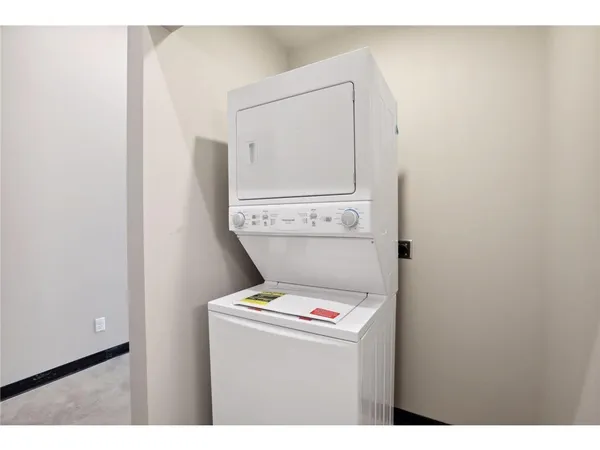 $1,595 | 801 Southeast 9th Street, Unit 205, Minneapolis, MN 55414