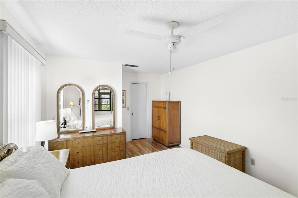 1220 Falcon Road Venice, FL 34293 - Photo 17 of 55 Gallery Image 17