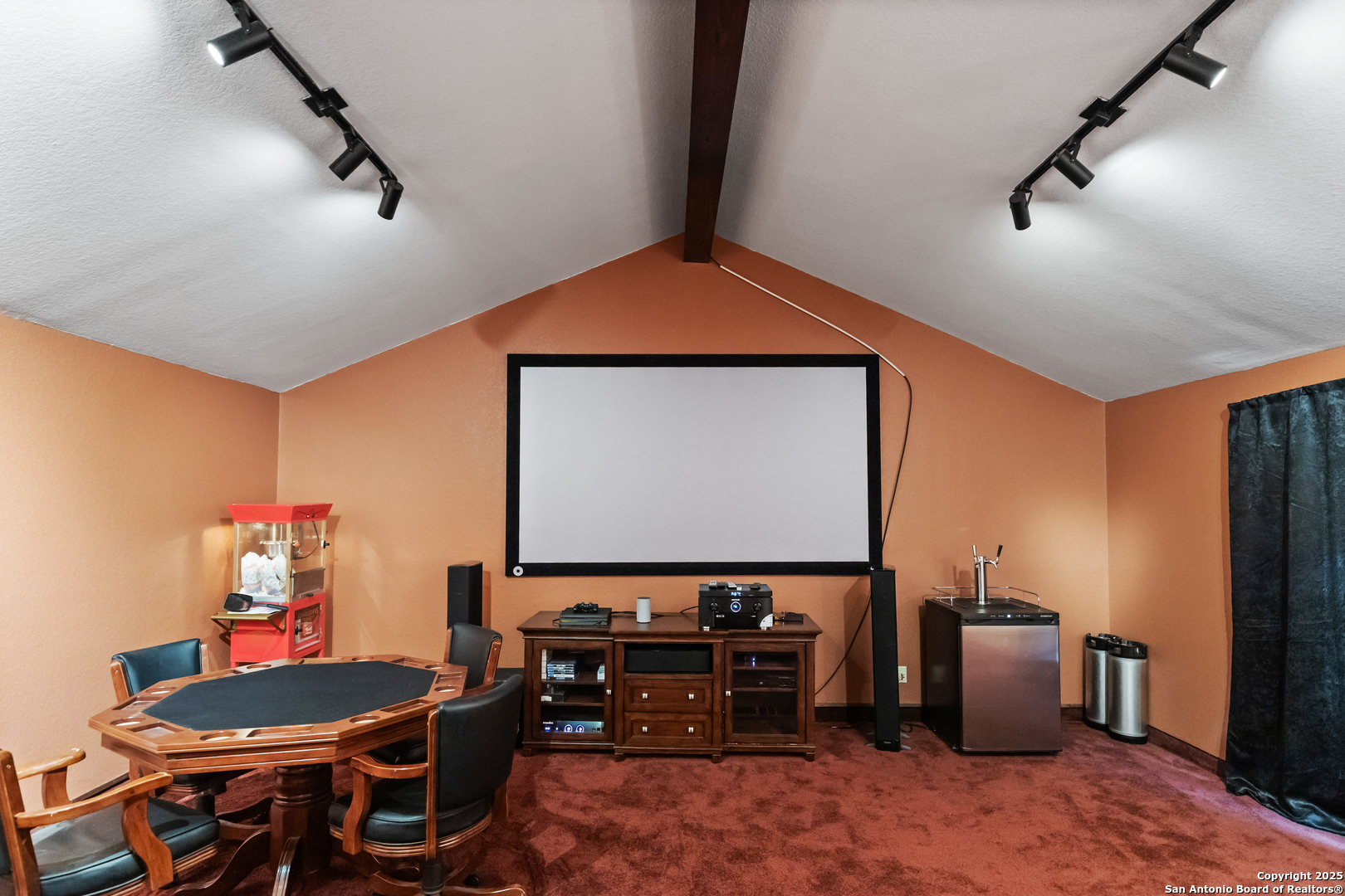 606 Ingram Road Devine, TX 78016 - Photo 23 of 36 a room with furniture and musical instruments