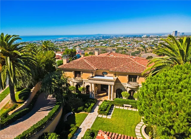 a view of a house with a outdoor space