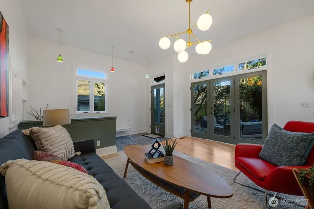 $1,250,000 | 2540 1st Avenue West, Seattle, WA 98119