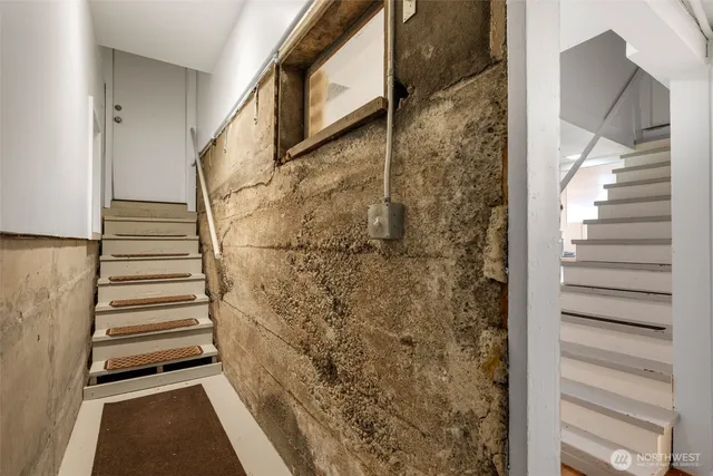 $1,250,000 | 2540 1st Avenue West, Seattle, WA 98119