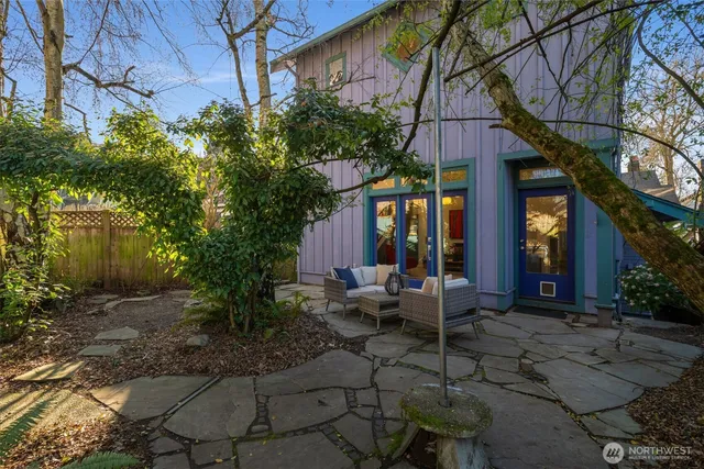 $1,250,000 | 2540 1st Avenue West, Seattle, WA 98119