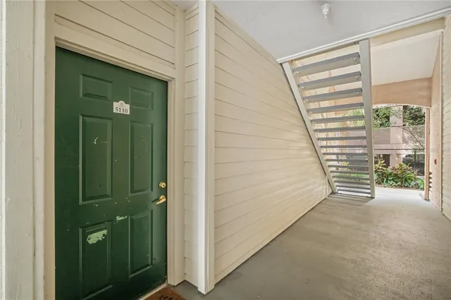 a view of entryway with a small yard