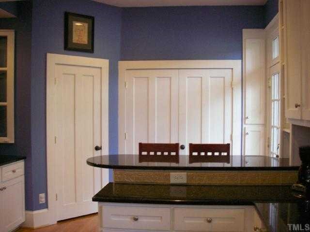 219 Hawthorne Road Raleigh, NC 27605 - Photo 4 of 8