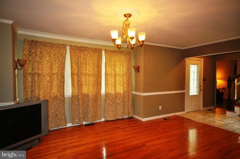 1320 Terry Way Fallston, MD 21047 - Photo 14 of 21 Living Room