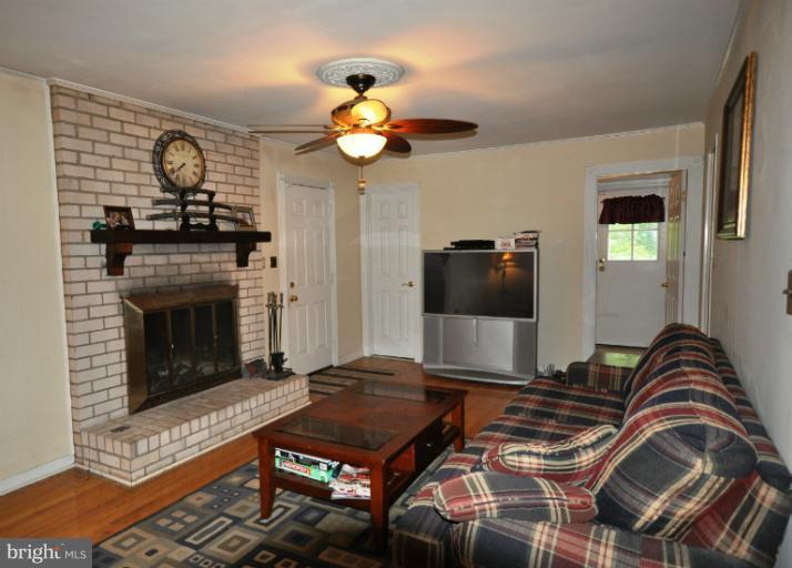 1320 Terry Way Fallston, MD 21047 - Photo 5 of 21 Family Room