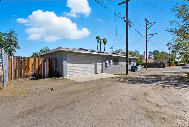 a view of a house with a yard and garage