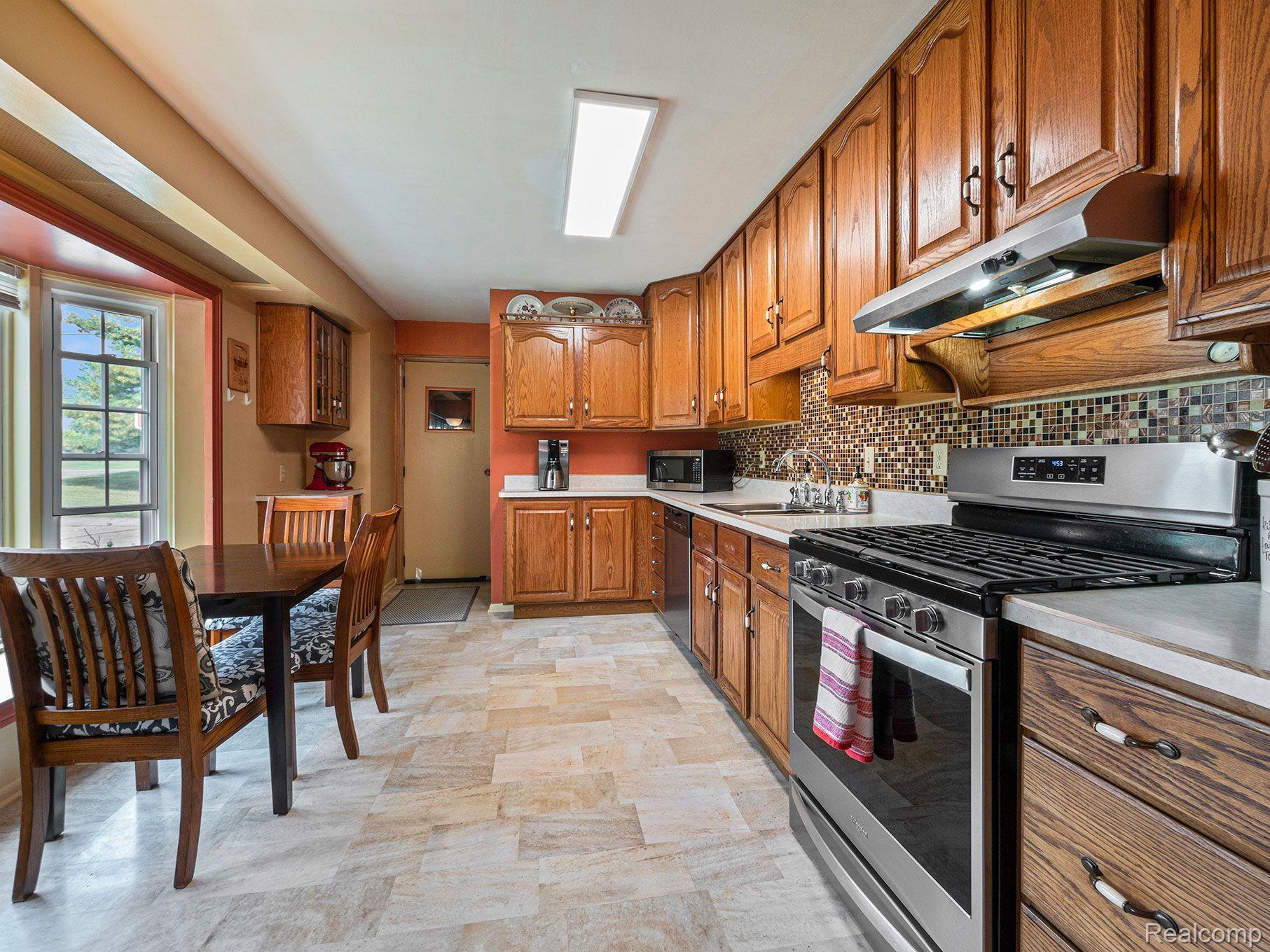 19835 Ivey Road Chelsea, MI 48118 - Photo 11 of 28 Gallery Image 11