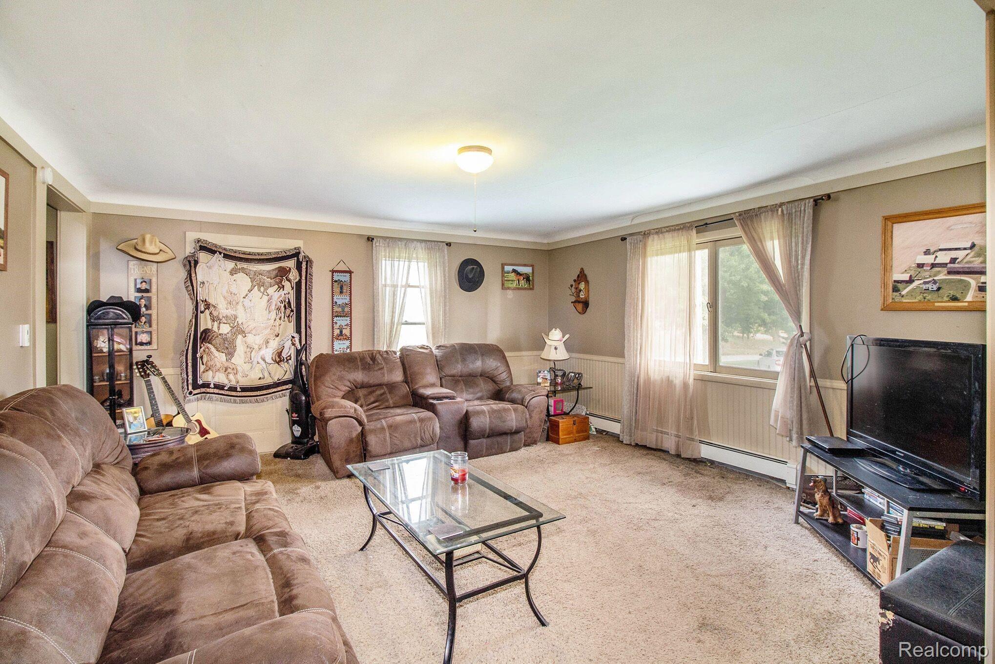 250 Kane Road South Webberville, MI 48892 - Photo 9 of 17 photo living.jpeg