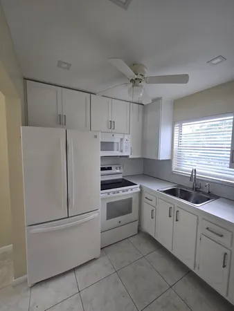 $1,250 | 17 Cambridge A, West Palm Beach, FL 33417