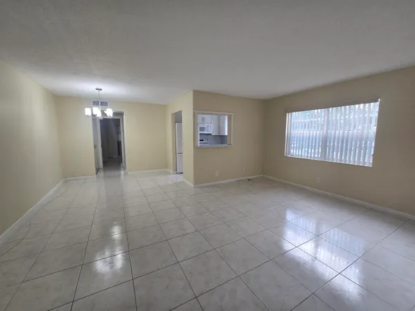 $1,250 | 17 Cambridge A, West Palm Beach, FL 33417