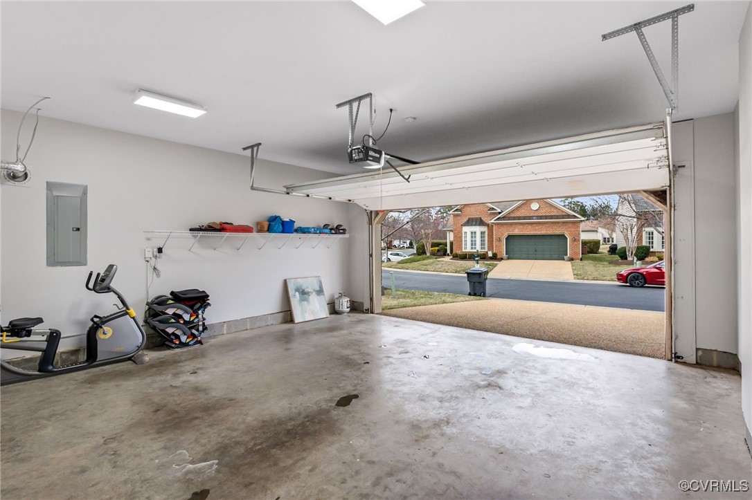 5060 Park Commons Loop Glen Allen, VA 23059 - Photo 13 of 38 a room with gym equipment