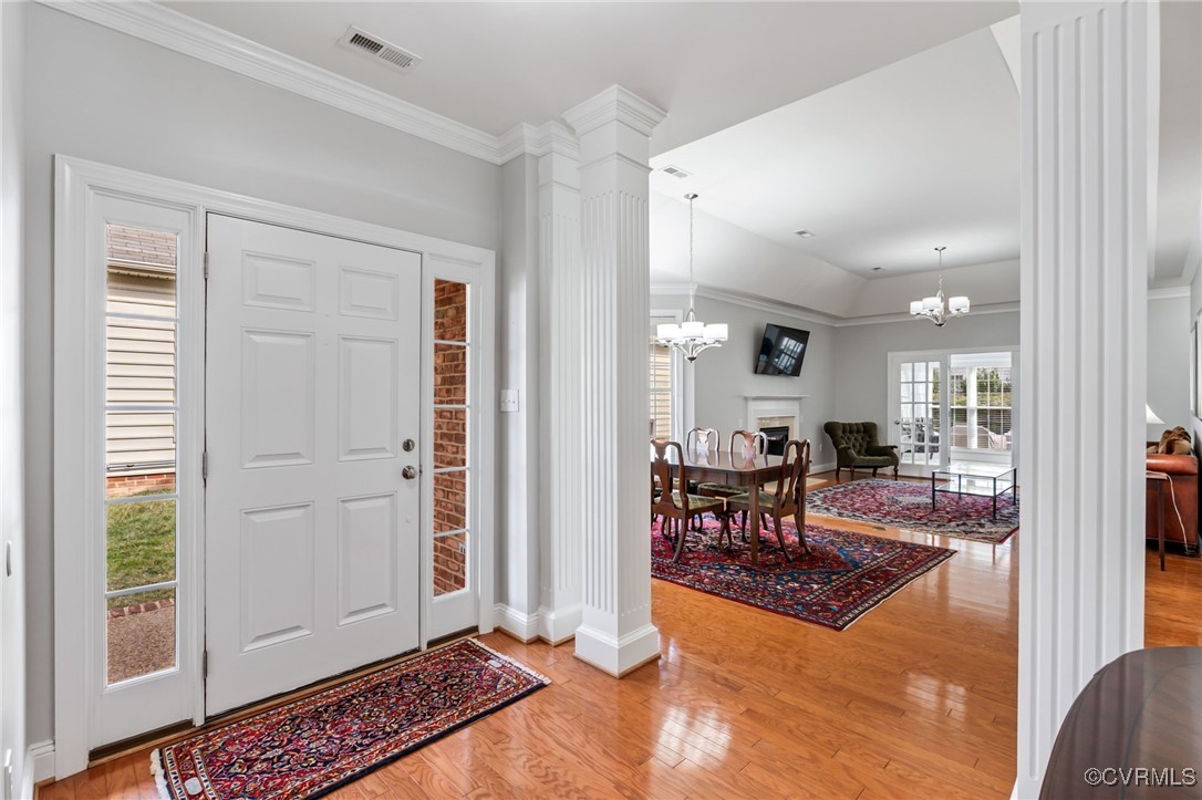 5060 Park Commons Loop Glen Allen, VA 23059 - Photo 8 of 38 a view of a livingroom with furniture and a window