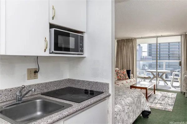 $1,980 | 445 Seaside Avenue, Unit 1011, Honolulu, HI 96815