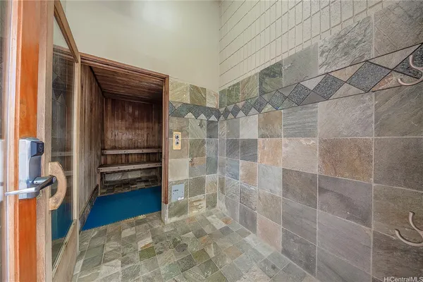 $1,980 | 445 Seaside Avenue, Unit 1011, Honolulu, HI 96815