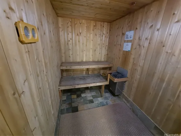 $1,980 | 445 Seaside Avenue, Unit 1011, Honolulu, HI 96815