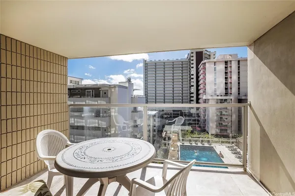 $1,980 | 445 Seaside Avenue, Unit 1011, Honolulu, HI 96815