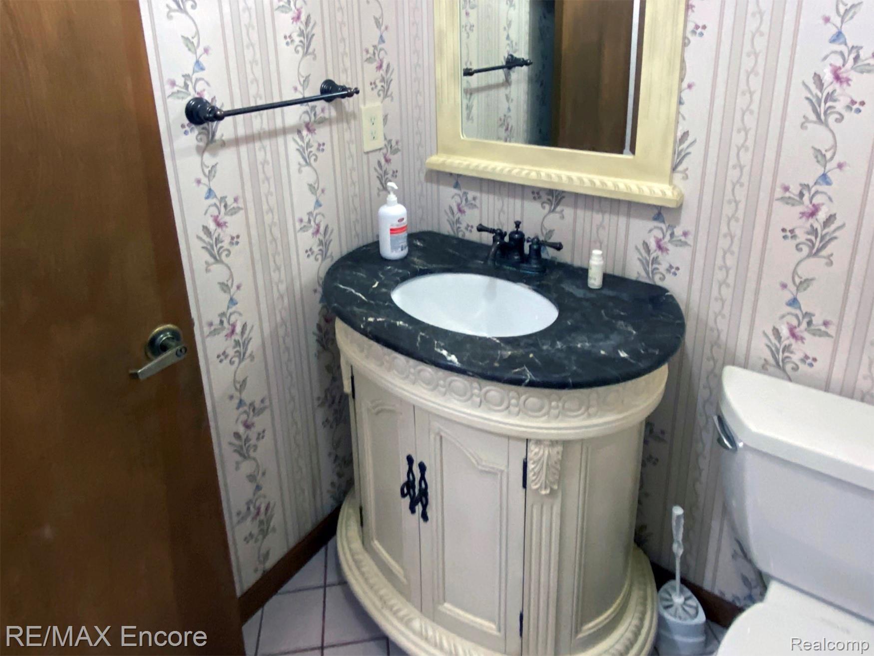 3201 North Hickory Ridge Road Highland, MI 48357 - Photo 12 of 16 N Hickory Ridge half bath.jpg