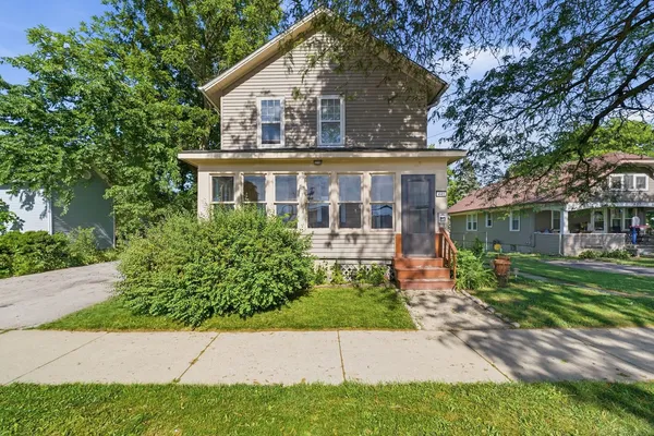 $235,000 | 441 North Highland Avenue, Aurora, IL 60506