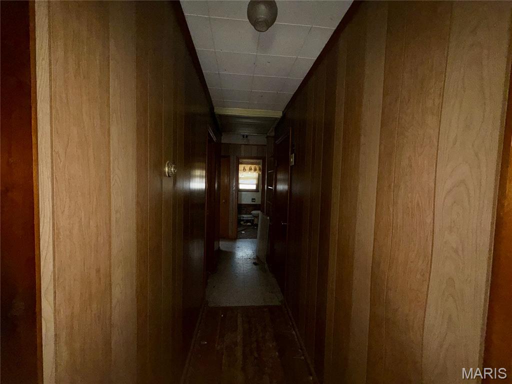 601 Roe Lane Macon, MO 63552 - Photo 4 of 10