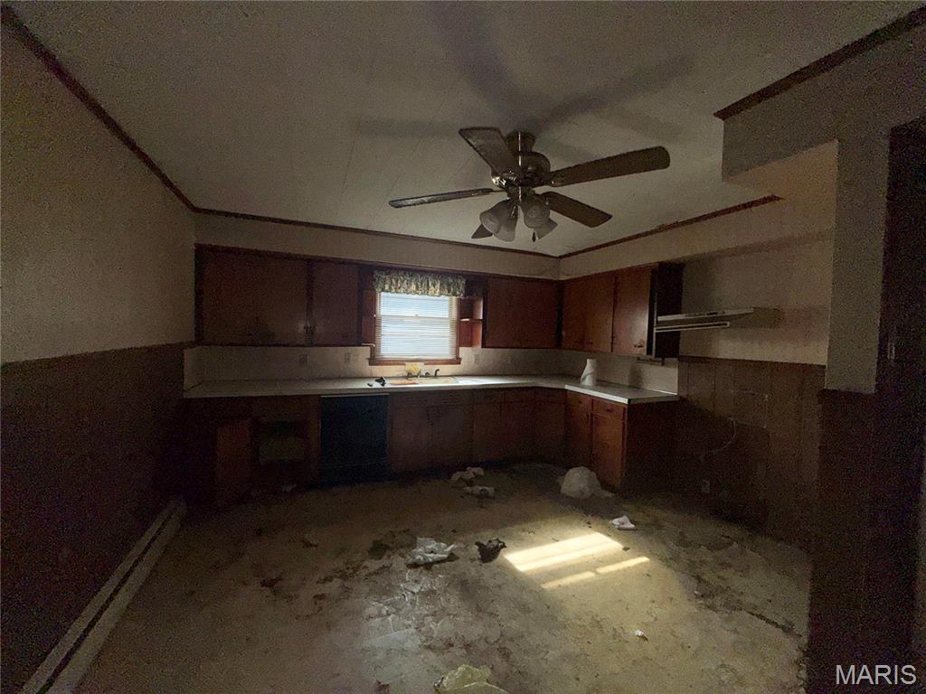 601 Roe Lane Macon, MO 63552 - Photo 7 of 10