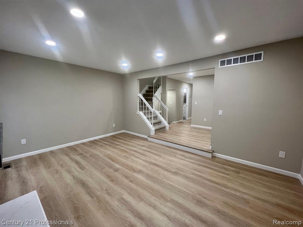 7231 Morton Taylor N Road Canton, MI 48187 - Photo 13 of 31