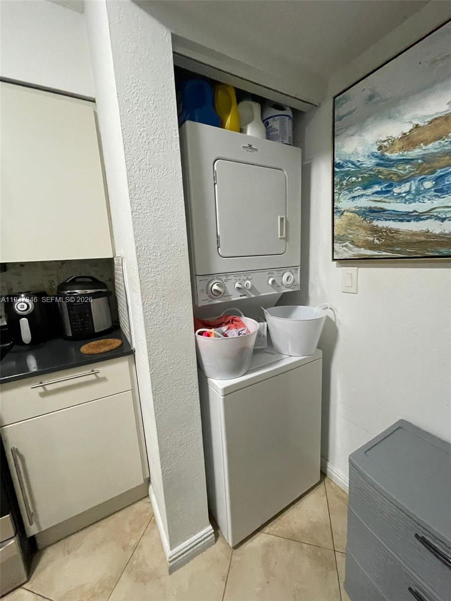15221 Southwest 80th Street, Unit 313 Miami, FL 33193 - Photo 5 of 19 a utility room with dryer and washer