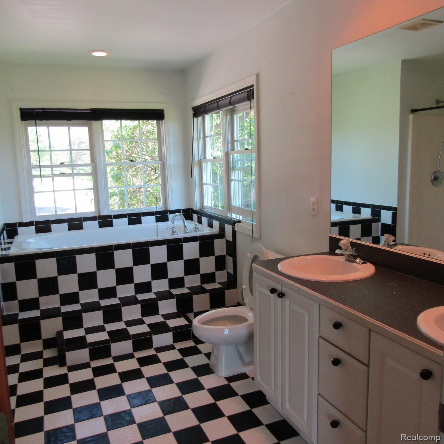 1699 Dutcher Road Howell, MI 48843 - Photo 17 of 38 IMG_0649.JPG