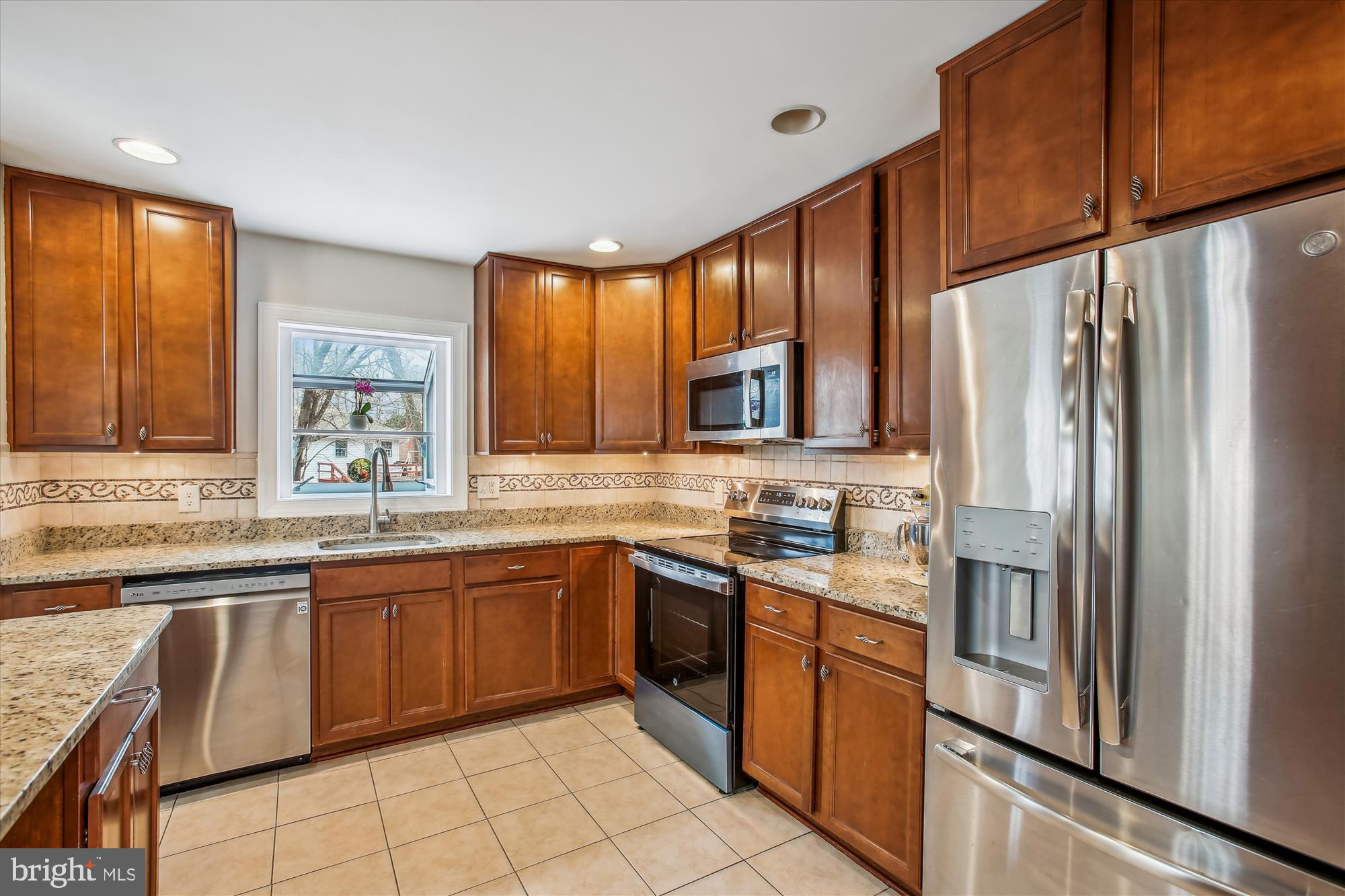 8313 Fort Hunt Road Alexandria, VA 22308 - Photo 10 of 32 Tall Cabinets