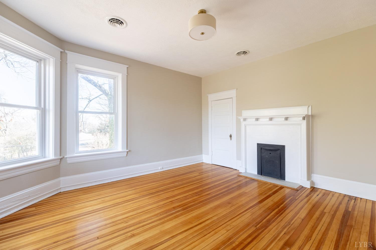 211 Cook Avenue Brookneal, VA 24528 - Photo 24 of 50 a view of empty room with wooden floor and fireplace