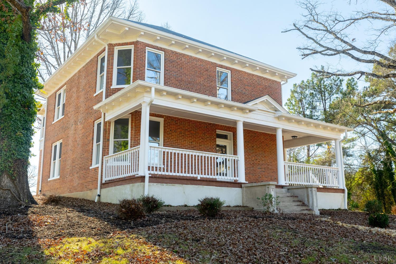 211 Cook Avenue Brookneal, VA 24528 - Photo 30 of 50 a front view of a house with a yard