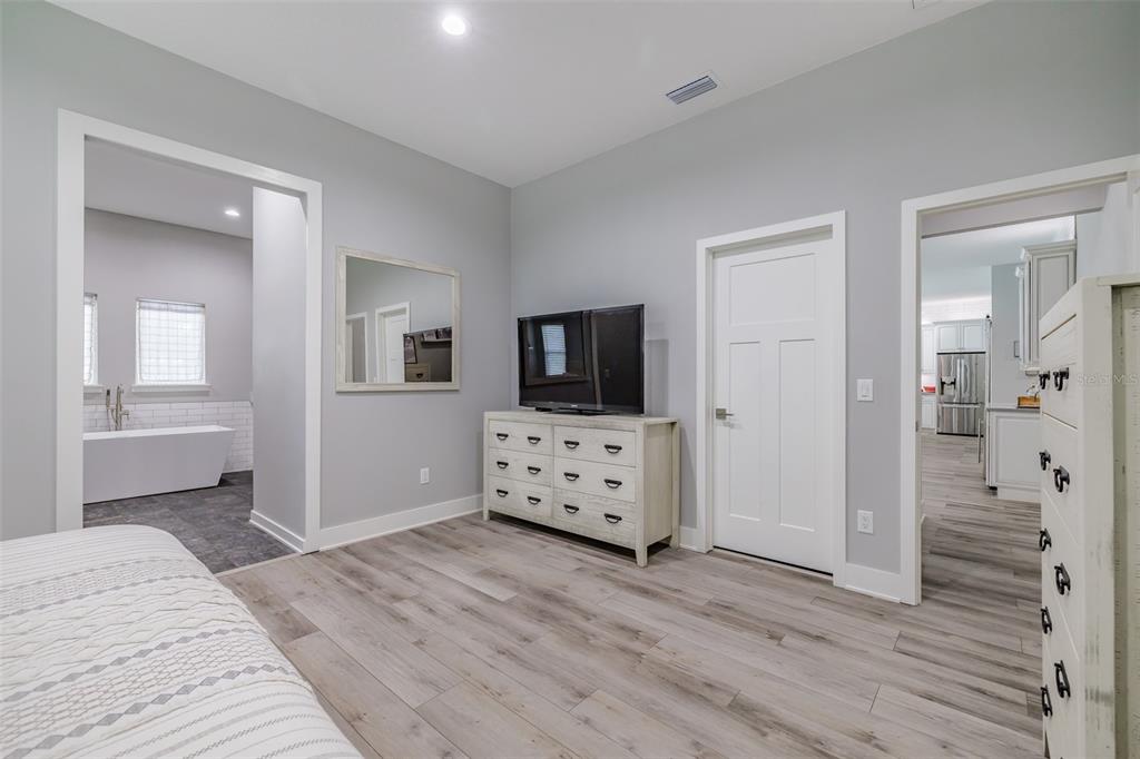 11112 Browning Road Lithia, FL 33547 - Photo 35 of 100 Gallery Image 35